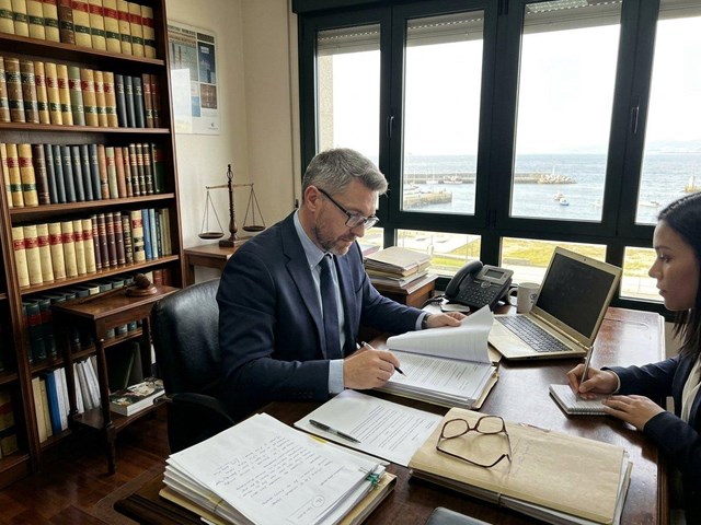 Impugnación de despidos y reclamación de salarios en Vilagarcía de Arousa
